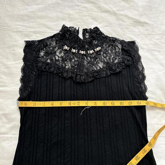 Axes Femme Black lace detail sleeveless top with pearl details Size medium - Picture 8 of 8